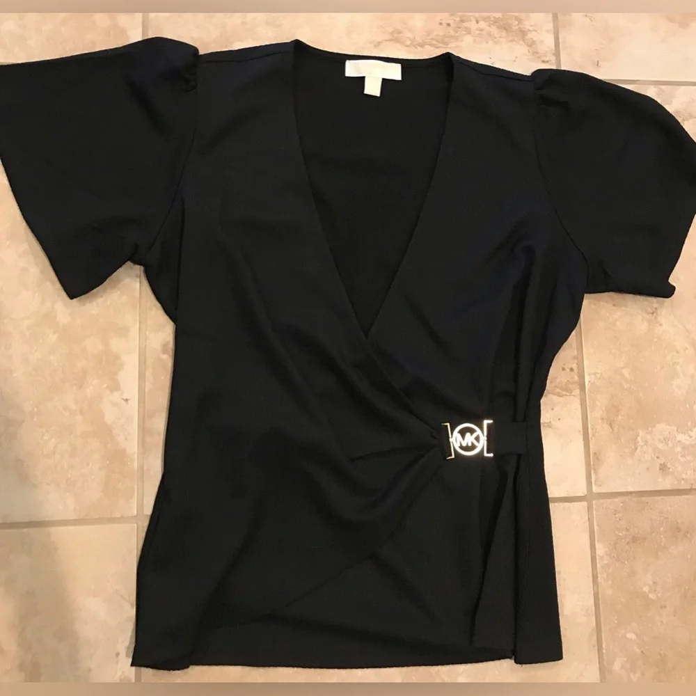 *Michael Kors* Neutral Tops Bundle of 3: Blue (M) & X2 Black (L) - Picture 12 of 16